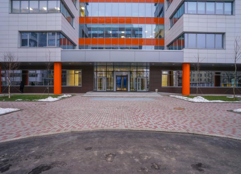 Отрадное, фаза 3: Вид входной группы снаружи